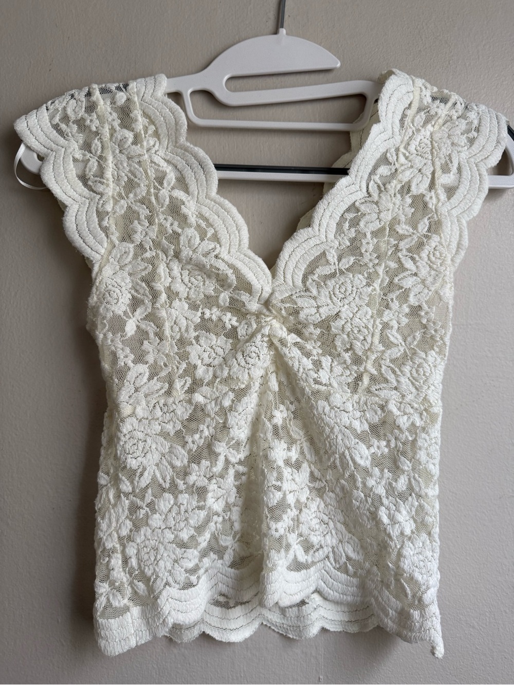 Bishop + Young Ivory Floral Lace Scalloped V-Neck Top Size Small